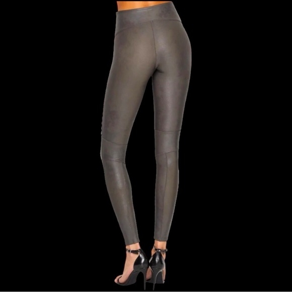 🎉HP🎉 Excellent Used Condition SPANX Moto Legging in Gunmetal Grey. Size Small. - Picture 4 of 13